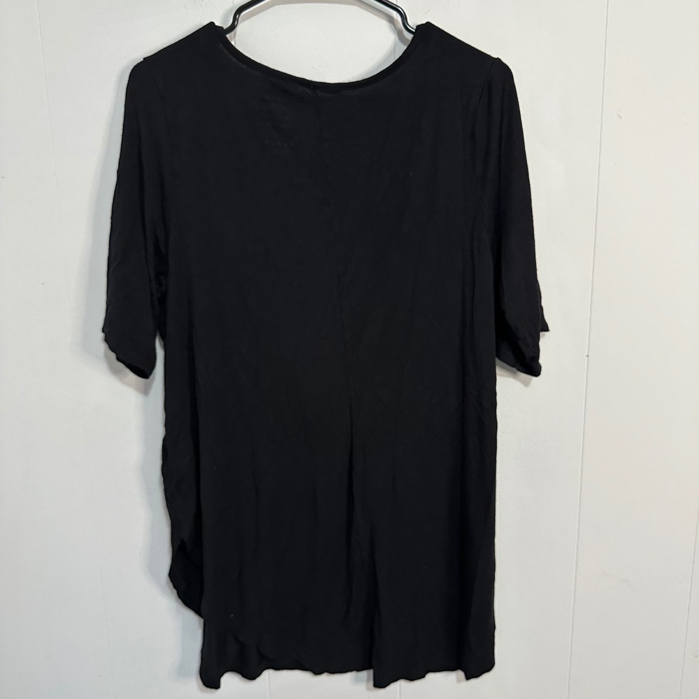 Torrid Super Soft Knits Black V-Neck Short Sleeve Tunic Top Size 2 - Picture 3 of 6